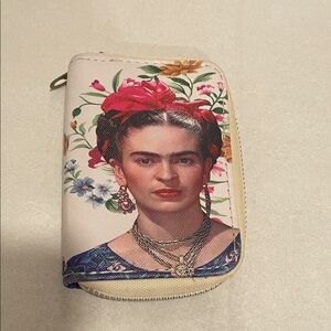 Frieda Kahlo small coin wallet zipper closure